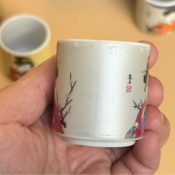 Japanese Geisha Woman In Kimono Sake Tea Cup Set of 4 - Picture 6 of 10